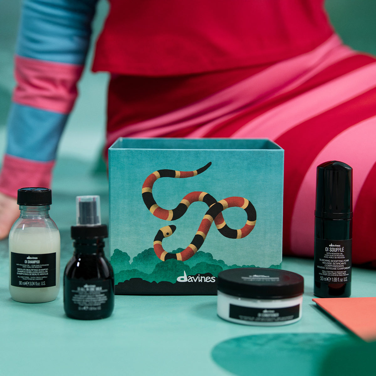 Davines Elegant Tropic Forest Gift Set for All Hair Types - The perfect extraordinary beauty set for amazing shine and beauty to the hair.