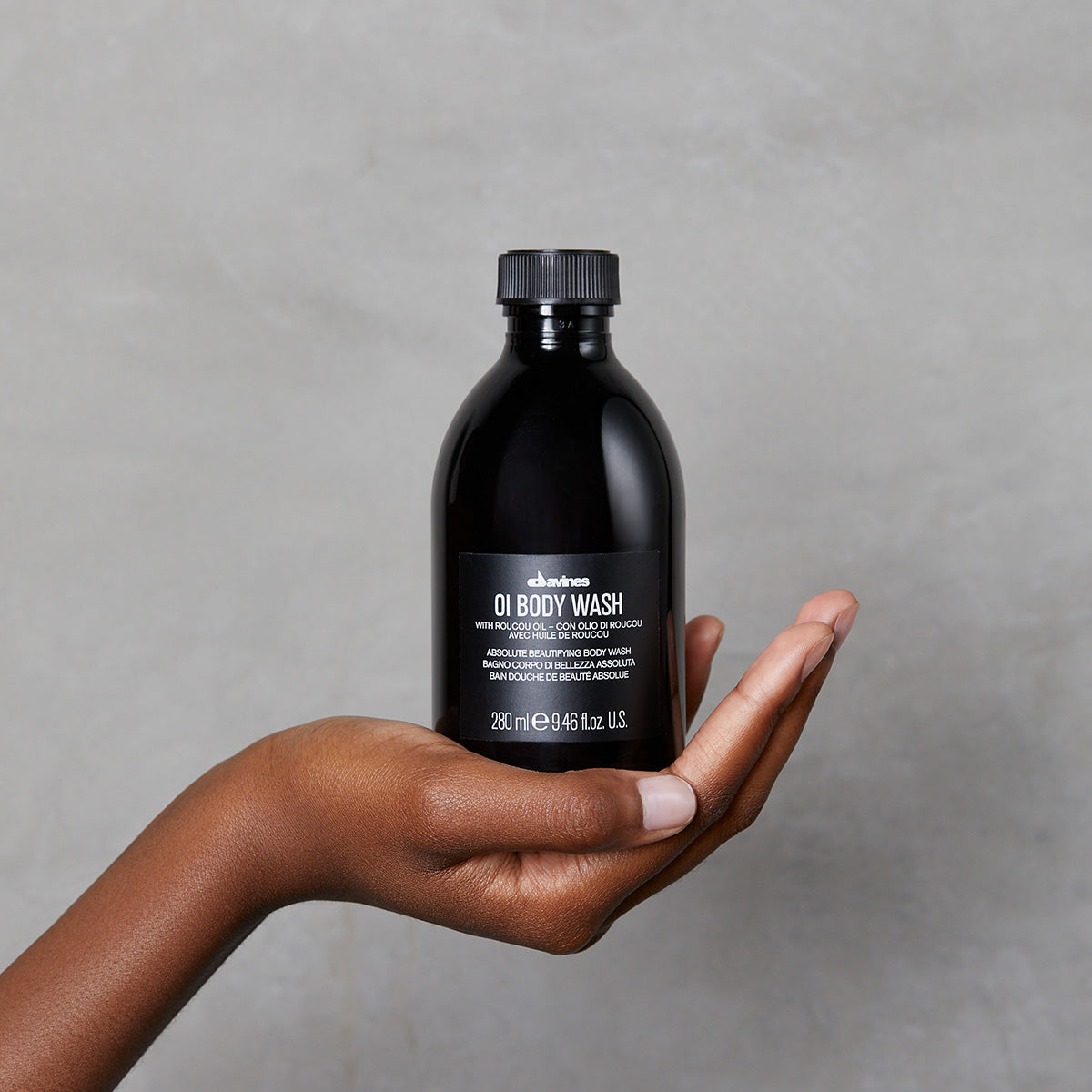 
Davines OI Body Wash - Moisturizing shower gel that gently cleanses and hydrates the skin