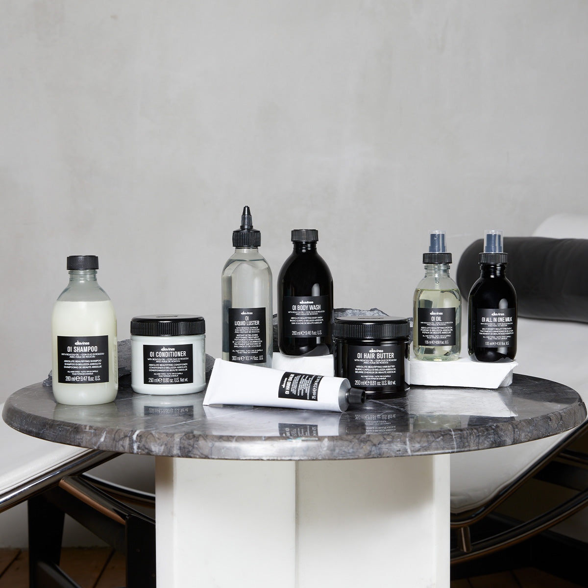 
Davines OI Body Wash - Moisturizing shower gel that gently cleanses and hydrates the skin