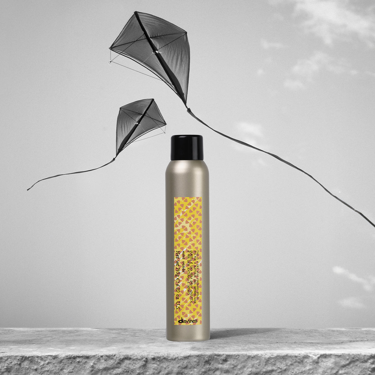 
Davines This is a Dry Wax Finishing Spray - Dry wax, ideal to style short as well as longer looks, it promotes instant undone texture, natural definition and dimension, with a satin-matte finish