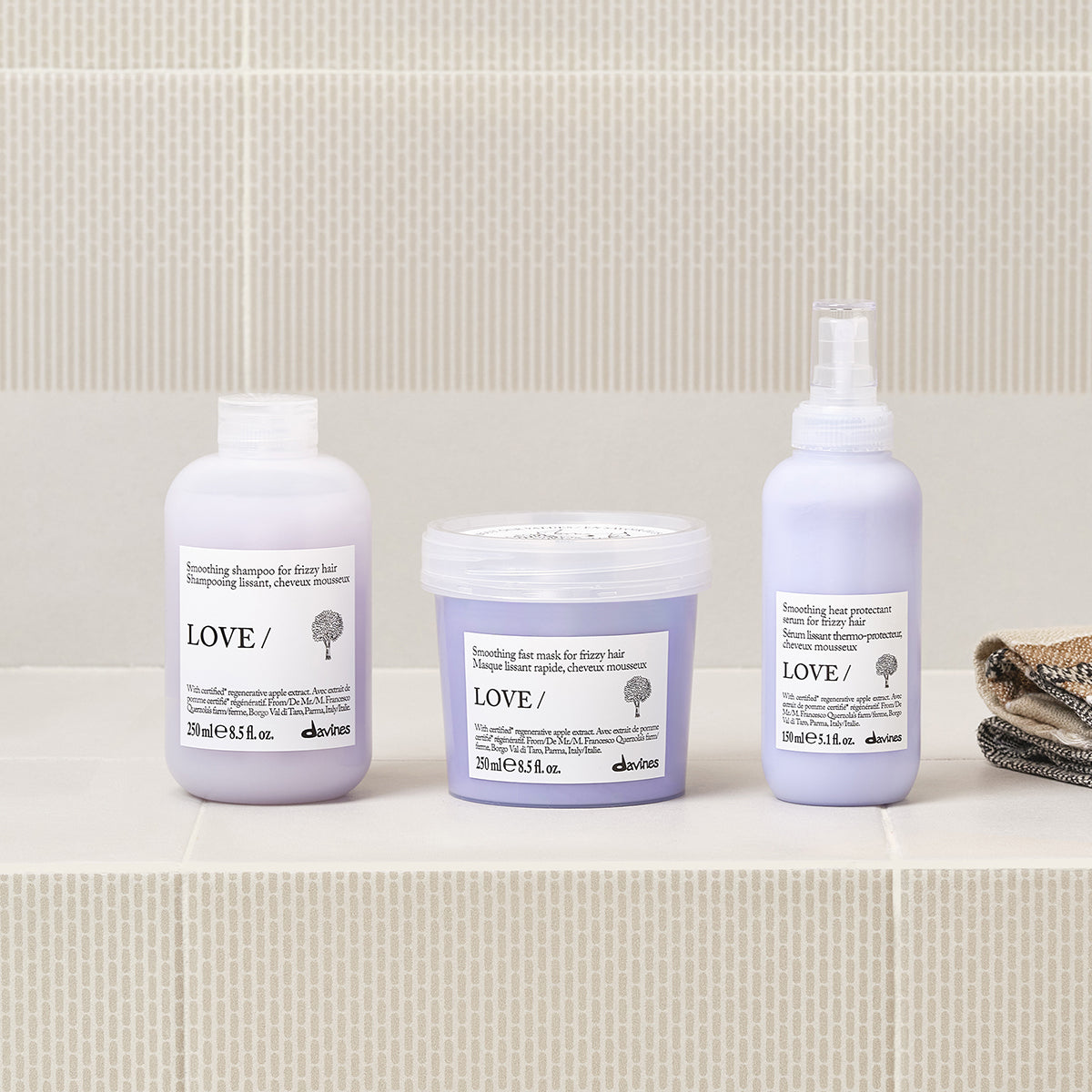 
Davines LOVE SMOOTHING Serum - Smoothing heat protectant serum for frizzy hair