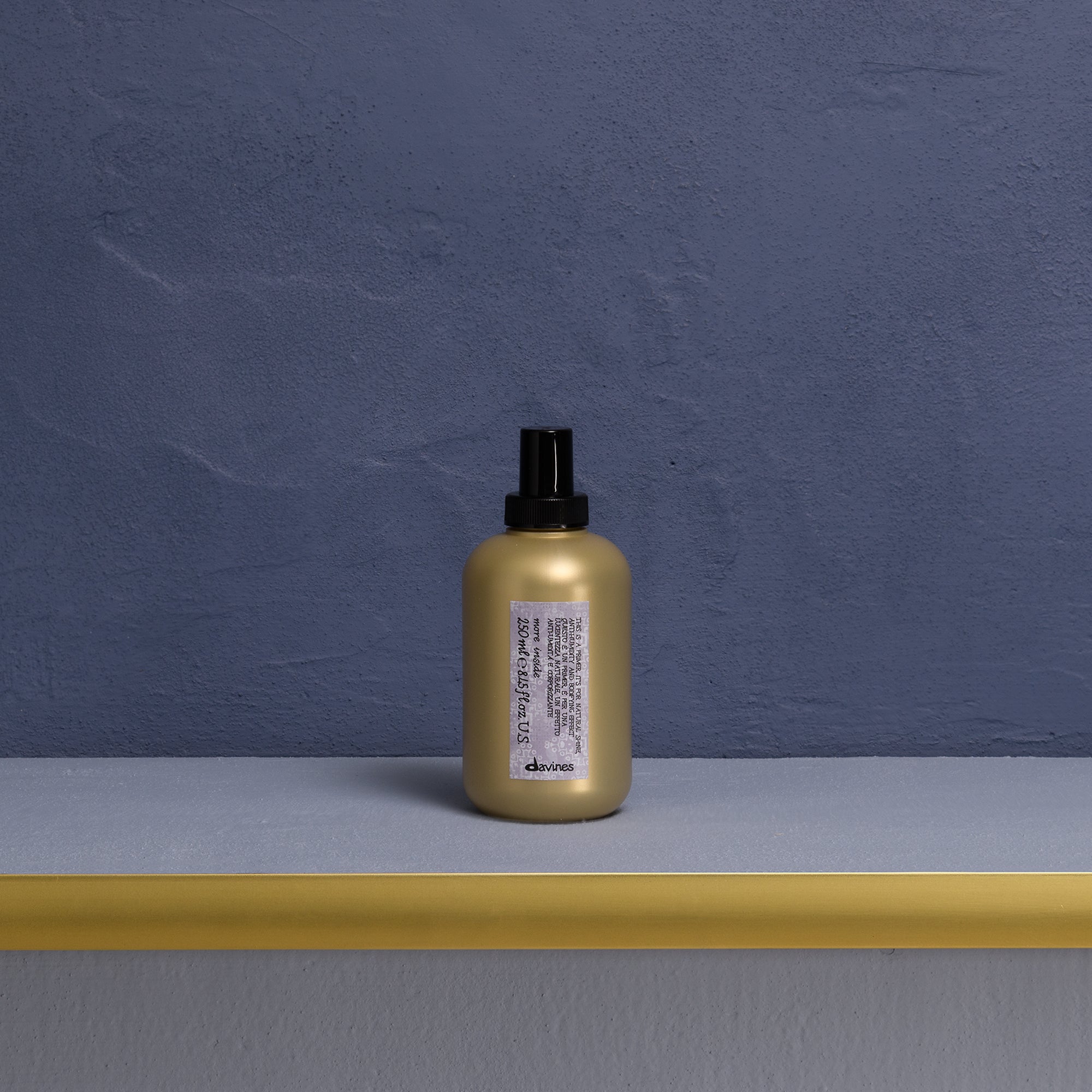 
Davines This is a Primer - Anti-humidity bodifying tonic to support the fold in a natural way