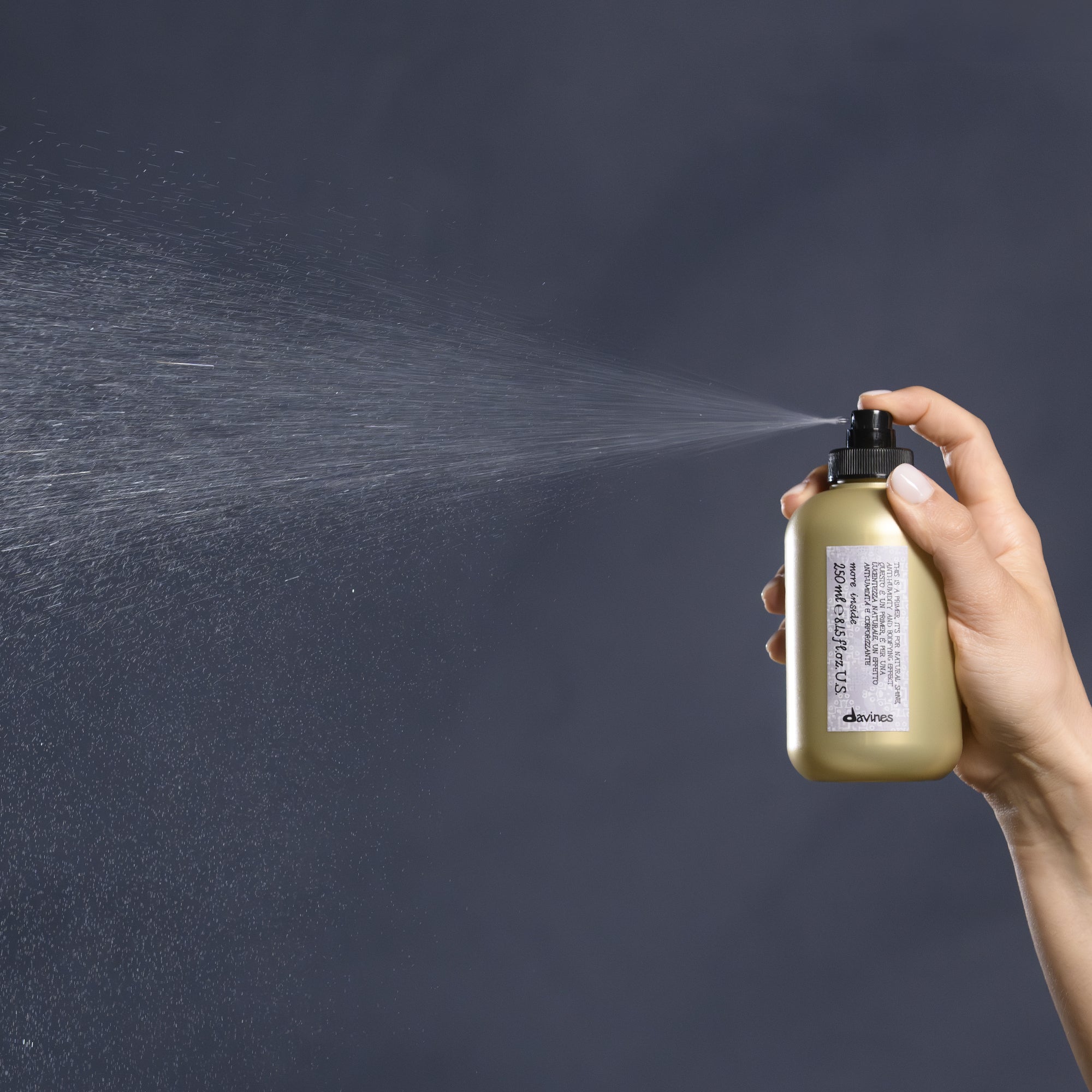 
Davines This is a Primer - Anti-humidity bodifying tonic to support the fold in a natural way