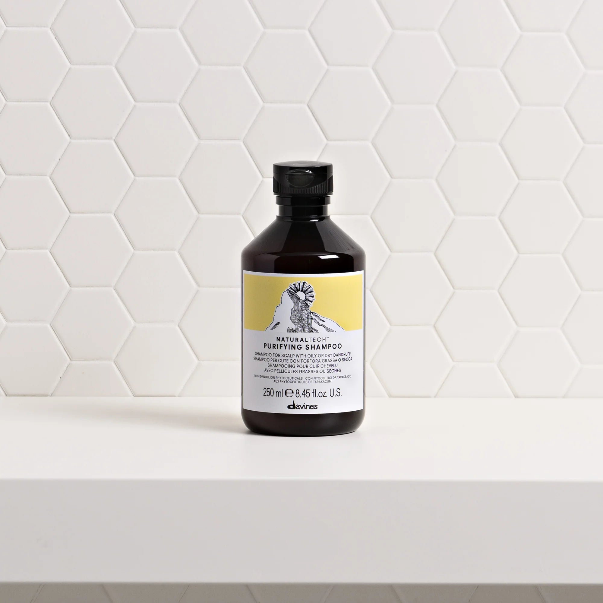 
Davines PURIFYING Shampoo - Shampoo for both dry and greasy dandruff.